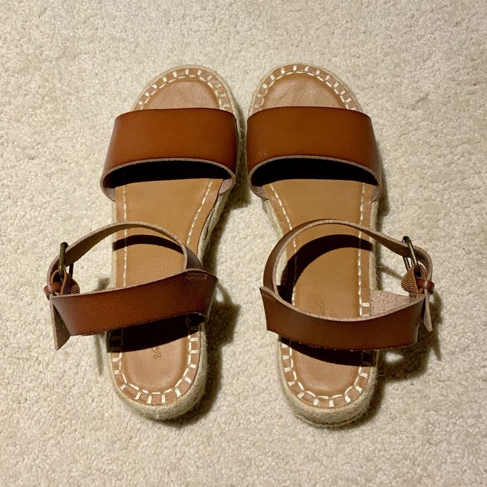 Universal Thread Sandal
